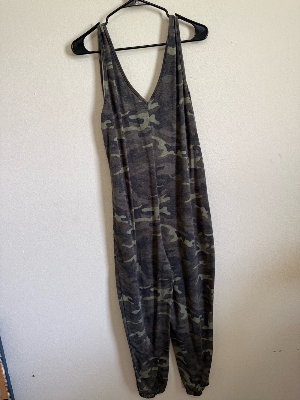 Camo Sleeveless Jumpsuit with Pockets - Picture 4 of 4